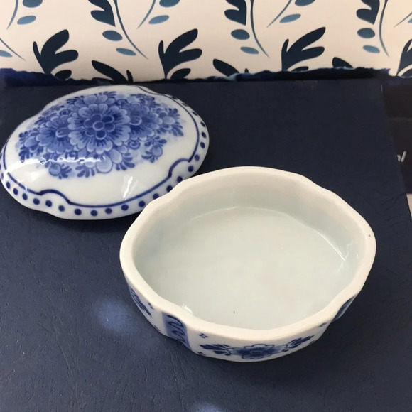 Delft Blue Trinket Case - Picture 3 of 4